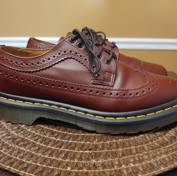 Dr Martens Brogue Wingtip Lace Up Women's Shoes Leather Cherry Maroon Size 8 - Picture 2 of 7
